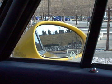 �h�A�~���[���猩�鎋�E