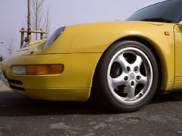 �t�����g�t�F���_�[�̕�͂�������c���Ă���B